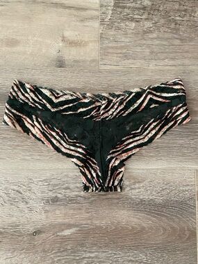NEW Victoria’s Secret Zebra Stripe Thong